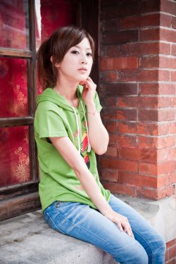 人间水蜜桃三女一男网名 封面